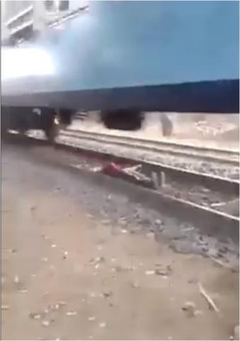 مصر وناسها ترصد شباب يلقون بأنفسهم تحت عجلات القطار لتحقيق التريند