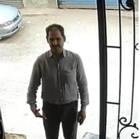 الكاميرات ترصد رجل يتحرش بطفلة في مدخل عقار بفيصل علي طريقة «متحرش المعادي»