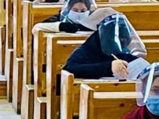 ايقاف استاذ جامعي