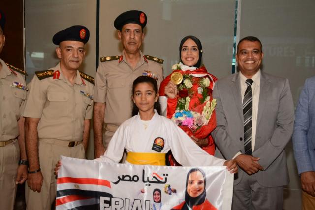 تكريم البطلة فريال أشرف من القوات المسلحة المصرية