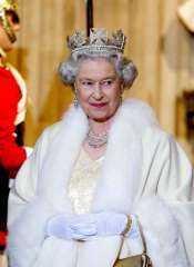 الملكة إليزابيث الثانية تحطم الرقم القياسي في الحكم الملكي