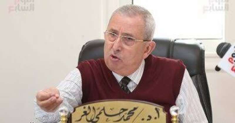الدكتور محمد حلمى الغر امين مجلس الجامعات الخاصه
