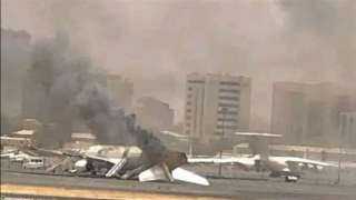 بعد إعلان إجلاء رعايا الدول.. اندلاع حريق ضخم داخل مطار الخرطوم الدولي