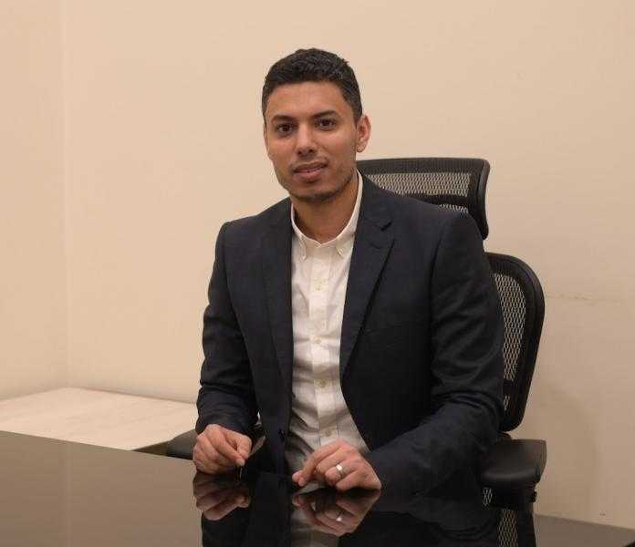أحمد عزت أخصائي النساء تخرج من طب الإسكندرية 2014
