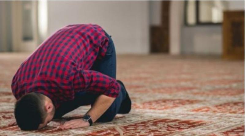 أتكاسل عن صلاة الفجر رغم نيتي فماذا أفعل؟.. داعية يوضح
