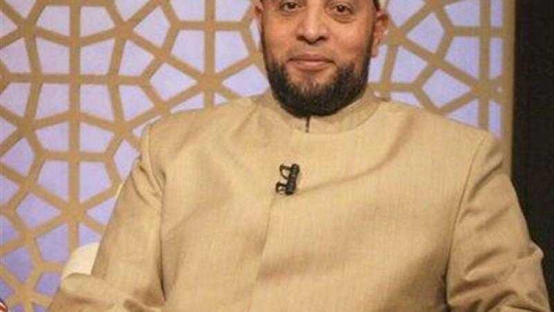 داعية: ”أي رجل يتجمل لامرأة متزوجة ويتلون مثل الحرباية برئت منه ذمة الله”