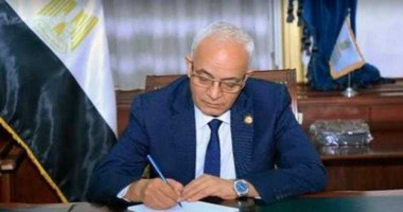 وزير التعليم يوجه بسرعه تسكين أبناء المصريين العائدين من المناطق المتضرره بليبيا