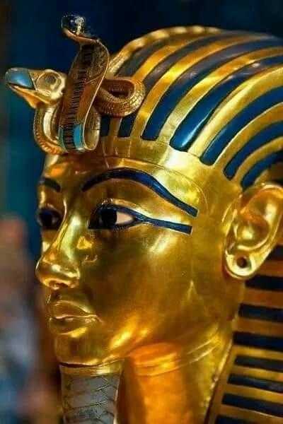 العثور علي آلاف الآثار في مقبرة الملك الذهبي