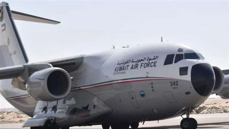 وصول طائرة كويتية محملة بالمساعدات الي مطار العريش