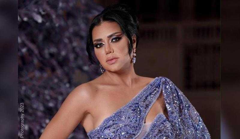 رانيا يوسف تُثير ضجة بين مُتابعيها على انستجرام بـ”المايوه الشفاف”