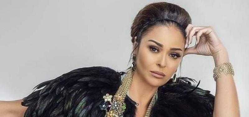 داليا البحيري تستعرض أنوثتها بهذه الإطلالة والجمهور:مش خايفة تموتي بالمنظر ده؟