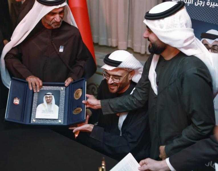 ابو ظبي للغة العربية ينظم حفل توقيع كتاب عن الشيخ محمد بن زايد