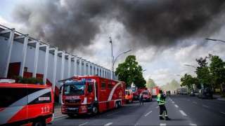 انتشار سحابه سامه فى ألمانيا بعد حريق مصنع اسلحه