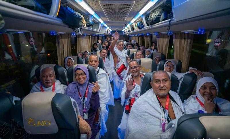بدء توافد طلائع الحجاج إلى مكة المكرمة والمدينة المنورة بوصول حجاج ماليزيا