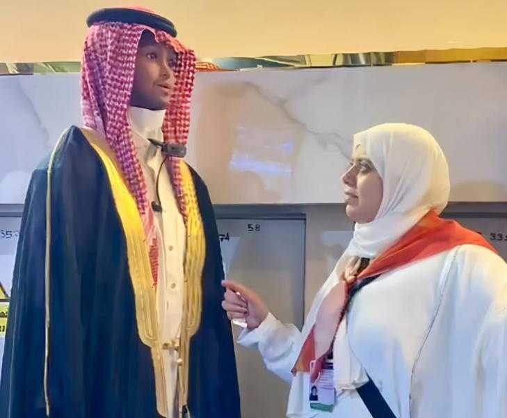 ”نواف ونورة” .. روبوتات ذكية ترحب بحجاج الـ5 نجوم في مشعر منى  و ترافقهم طوال إقامتهم