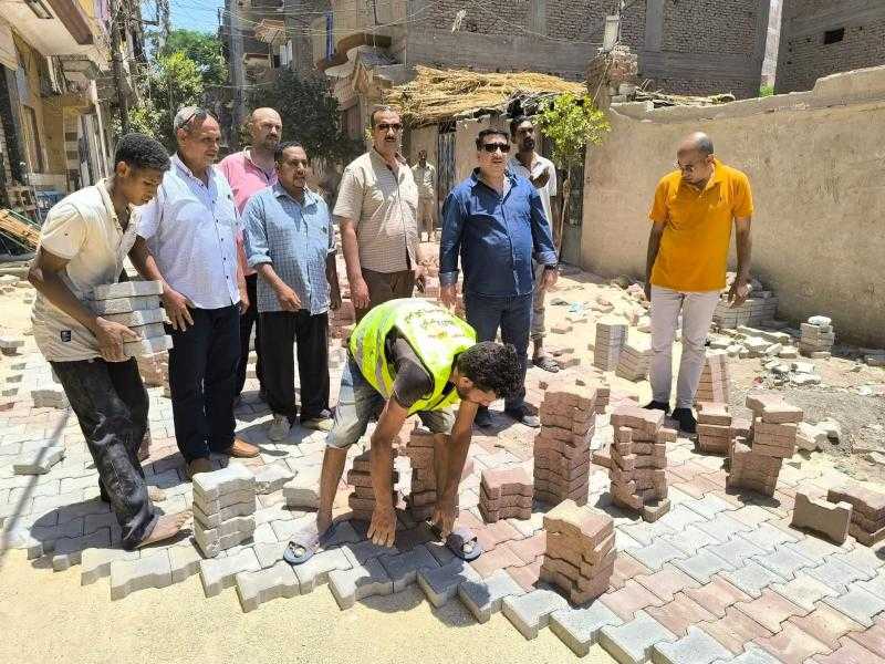 رئيس «مدينة طهطا» بسوهاج في جولة ميدانية لتجميل الأحياء