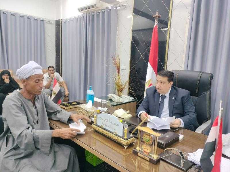 ”الشطورى” يواصل تلبية مطالب المواطنين في لقاء أسبوعي