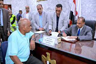 محافظ سوهاج يعقد اللقاء الجماهيري للاستماع إلى شكاوى وطلبات المواطنين