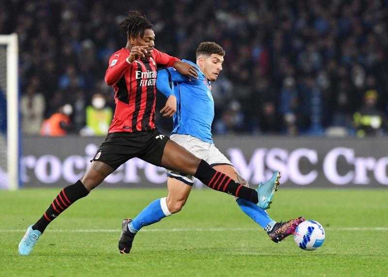 قبل قمة الغد.. تاريخ مواجهات ميلان ونابولي  | إنفوجراف