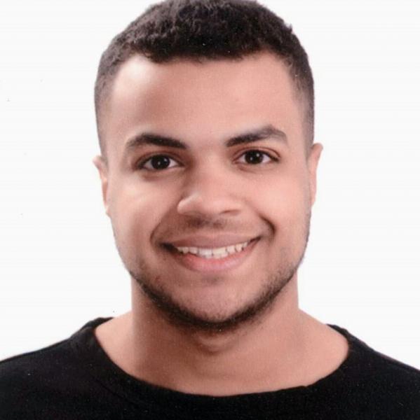 الباحث احمد عزمي