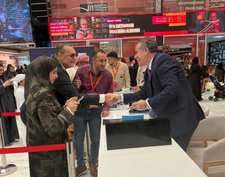 علاء نصر يوقع أحدث مؤلفاته في اليوم الأخير لمعرض الشارقة الدولي للكتاب