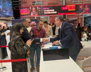 علاء نصر يوقع أحدث مؤلفاته في اليوم الأخير لمعرض الشارقة الدولي للكتاب علاء نصر يوقع أحدث مؤلفاته في اليوم الأخير لمعرض الشارقة الدولي للكتاب