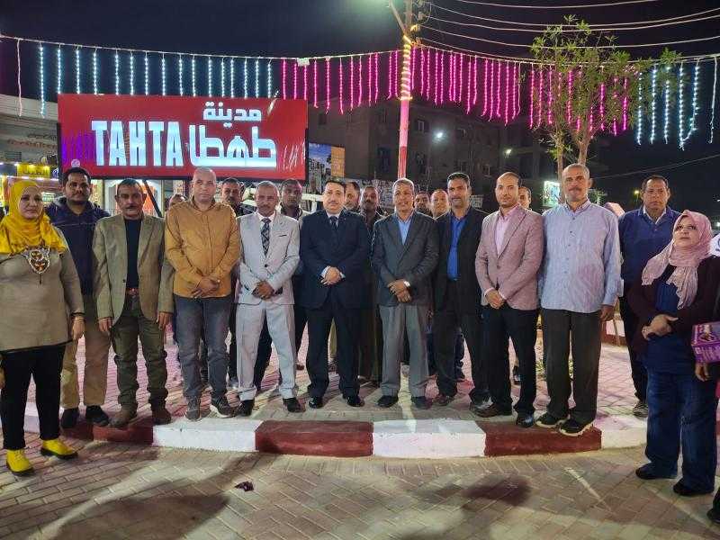 رئيس الوحدة المحلية بطهطا يفتتح منتزه المحطة بعد تطويره بسوهاج