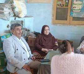 مديرة الإدارة الزراعية بطهطا تتابع أعمال توزيع الأسمدة بالجمعية الزراعية بقرية شيخ زين الدين