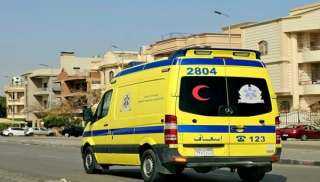 خروج الفتيات المصابات باختناق في مصنع ملابس بالمنطقة الصناعية بالإسماعيلية خروج الفتيات المصابات باختناق في مصنع ملابس بالمنطقة الصناعية بالإسماعيلية