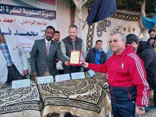 النائب محمد فاروق يوسف يكرم الفائزين بدورى كرة القدم بمركز شباب طحا بوش