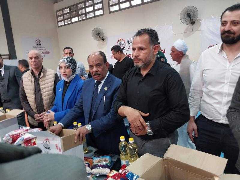 النائب محمد فاروق يشارك في مبادرة مليون كرتونة سلع غذائية ببني سويف