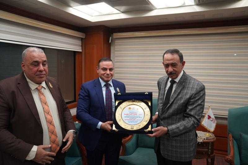 وفد من قيادات حماة الوطن بسوهاج يقدمون التهنئة للمحافظ الجديد ونائبه