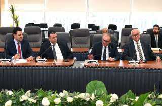 ”الصناعات النسيجية” تبحث مع وزير الصناعة 6 ملفات أساسية لتنمية القطاع ”الصناعات النسيجية” تبحث مع وزير الصناعة 6 ملفات أساسية لتنمية القطاع