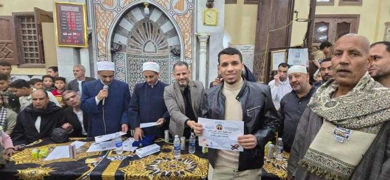 النائب محمد فاروق يشهد تكريم 200 من حفظة كتاب الله بقرية دلاص ببني سويف