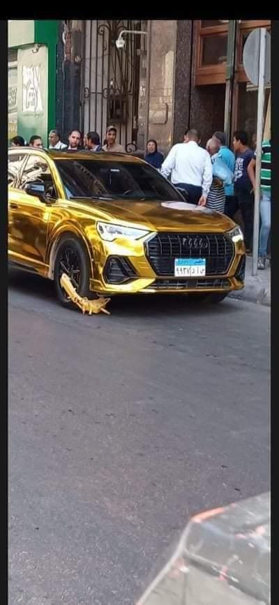 سيارة حمو بيكا الذهبية