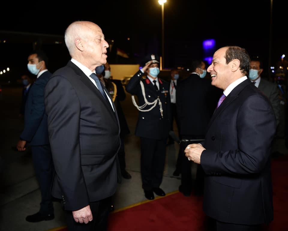 الرئيس السيسي يودع الرئيس التونسي